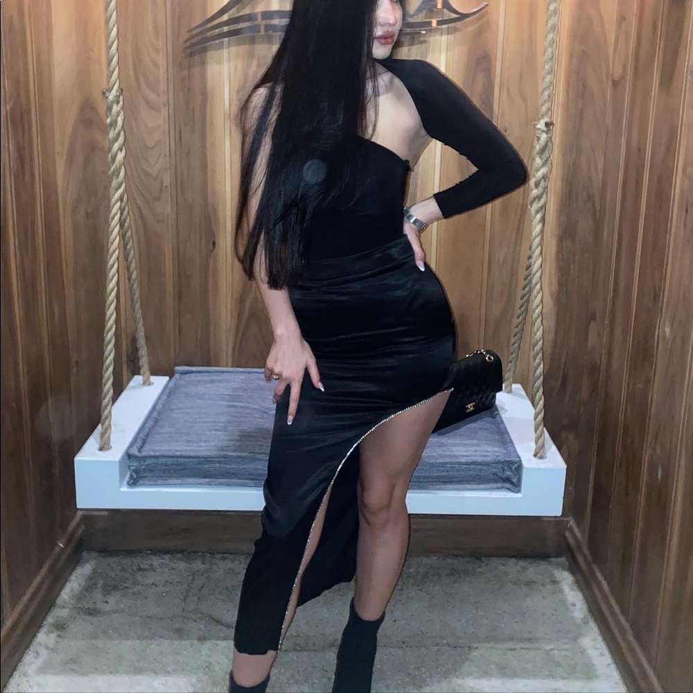 BLACK SKIRT
